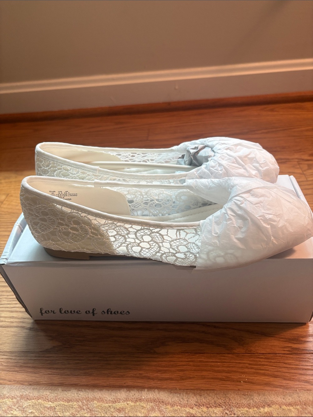 Feversole White Lace Ballet Flats
